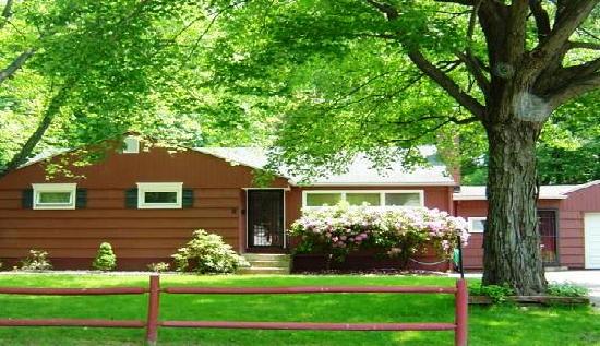 8 Willow Lane, Bloomfield, CT 06002 