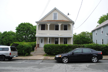 32 Moore Ave, New London, CT 06320 