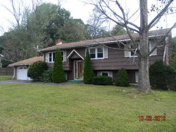 27 Oakwood Drive, Seymour, CT 06483 