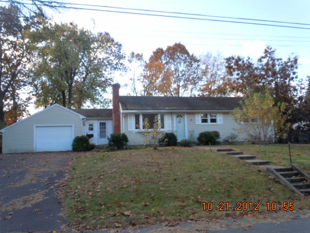 9 Ernest St, Enfield, CT 06082 