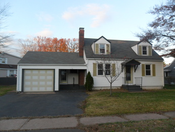 17 Salem Road, Manchester, CT 06040 