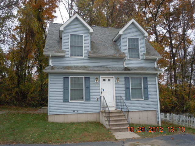 17 Sage Dr, Waterbury, CT 06704 