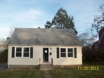 39 Oakwood Rd, Manchester, CT 06040 