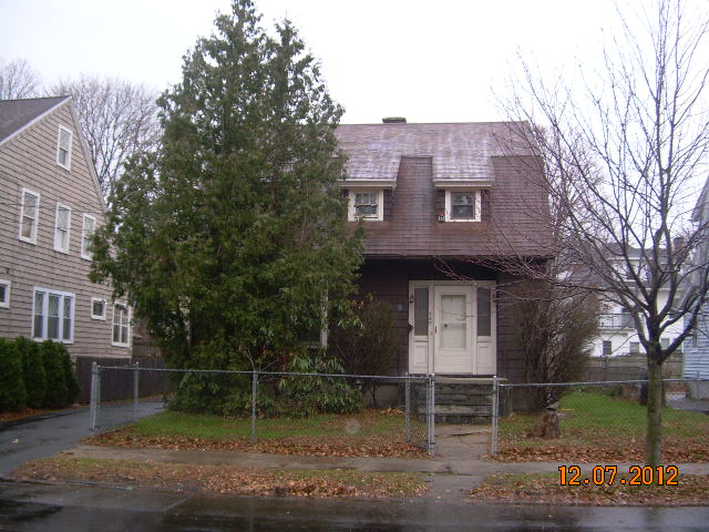 545 Maplewood Ave, Bridgeport, CT 06605 