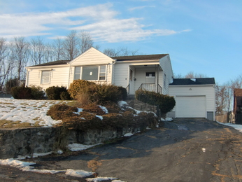 79 Sylvan Lake Rd, Oakville, CT 06779 