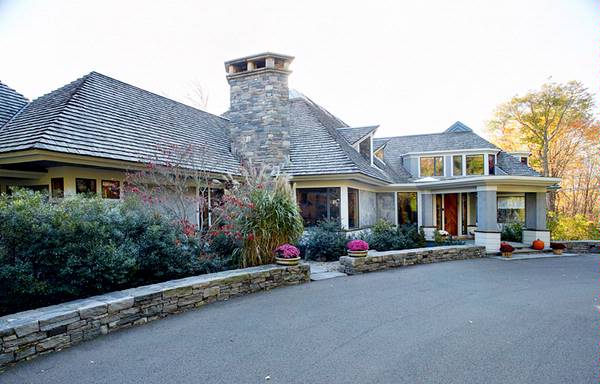 16 Cleft Rock Lane, Woodbridge, CT 06525 