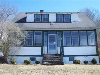 105 Groveland Ave, Putnam, CT 06260 