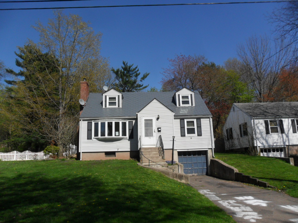 22 Elm Dr, West Hartford, CT 06110 