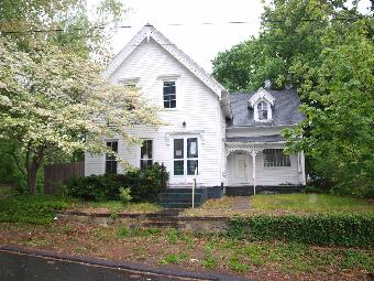 61 11th St, Norwich, CT 06360 