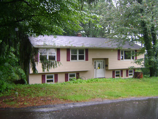 63 Circular Ave, Waterbury, CT 06705 