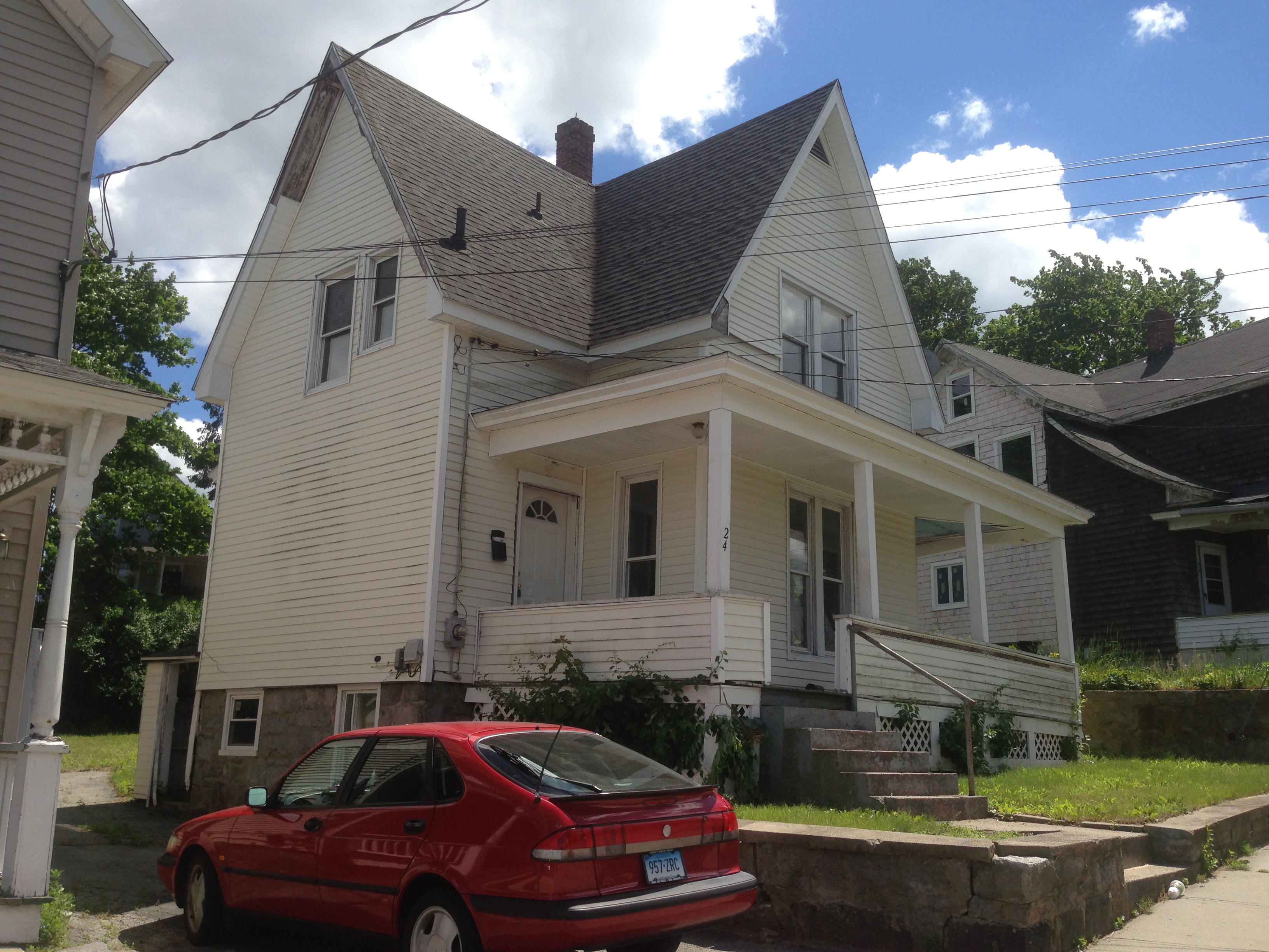 24 Willetts Ave, New London, CT 06320 