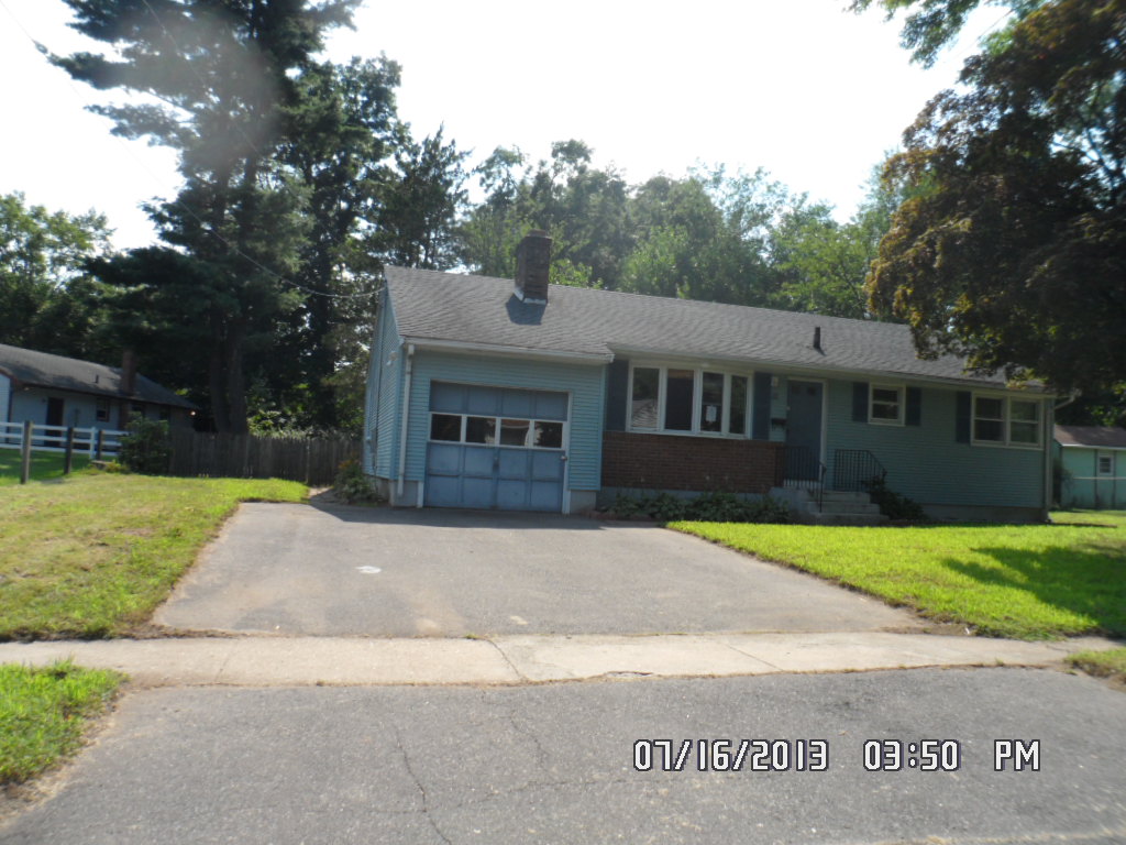 55 Jackson Rd, Bloomfield, CT 06002 