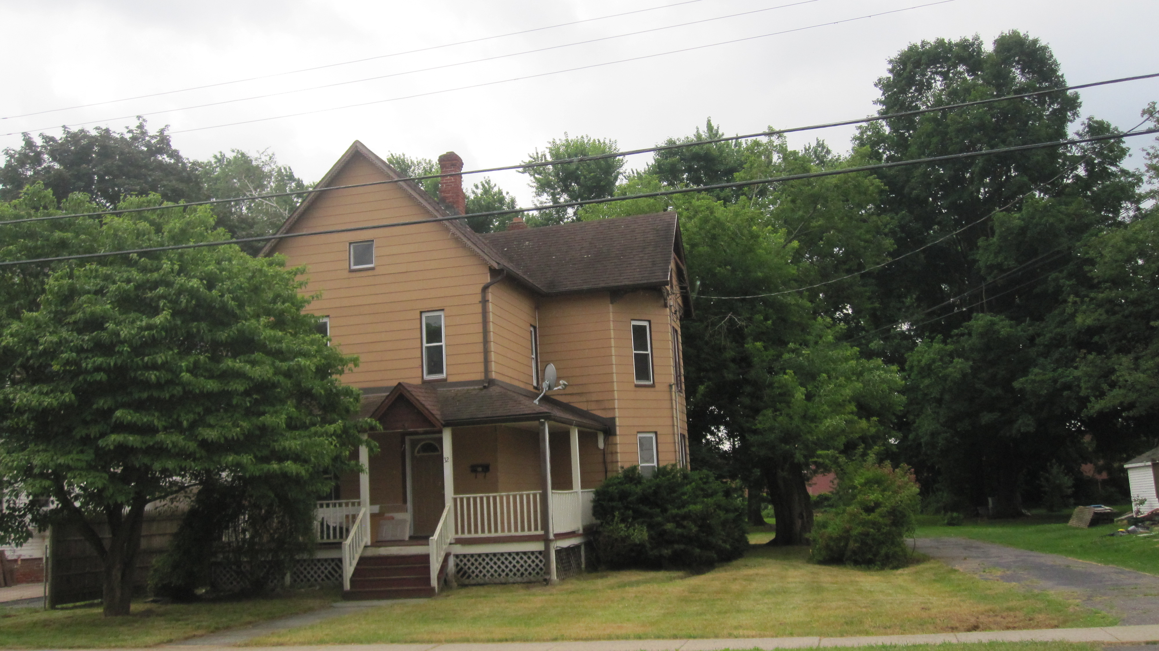 32 Wilson Ave, Windsor, CT 06095 