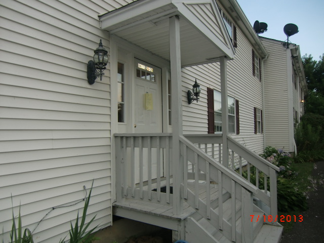 26 Canterbury Arms, New Milford, CT 06770 