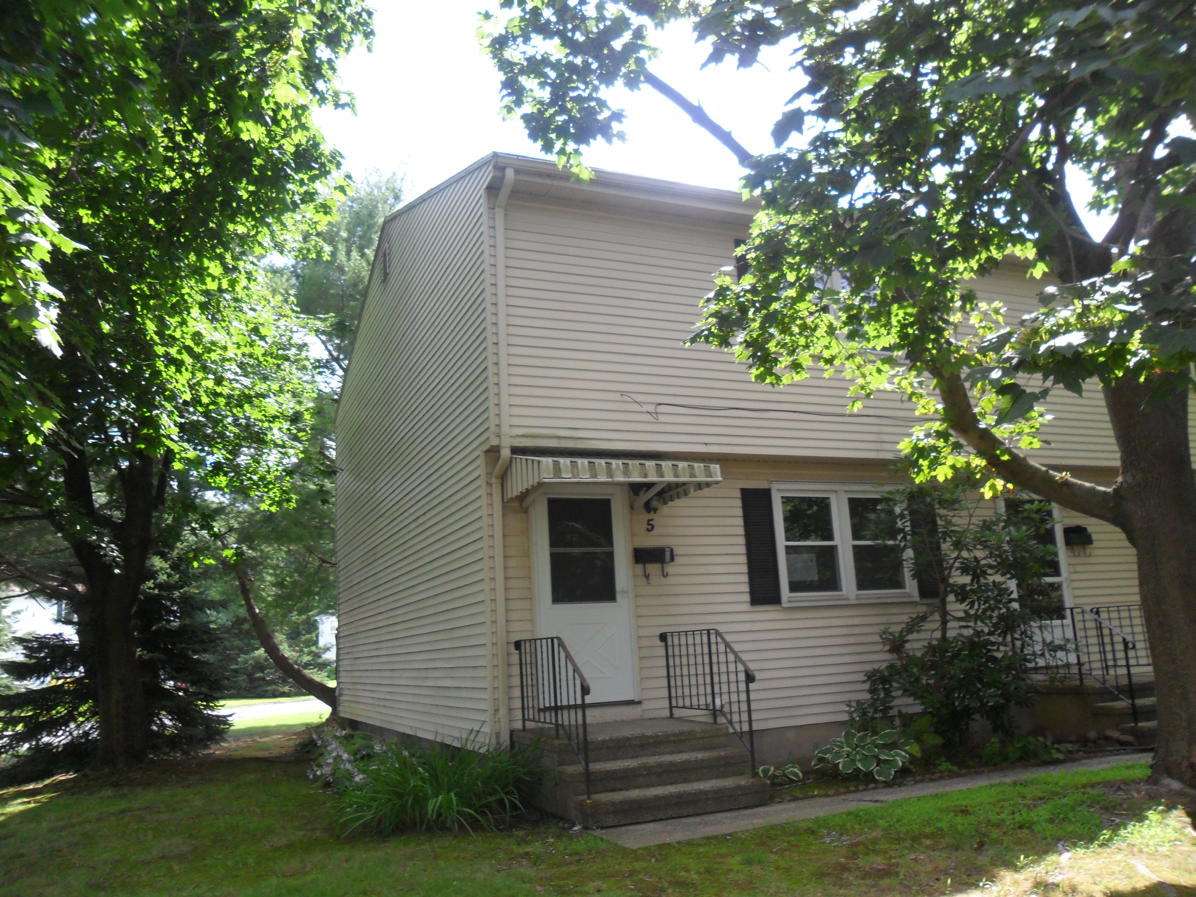 5 Nicholas Court, Bristol, CT 06010 