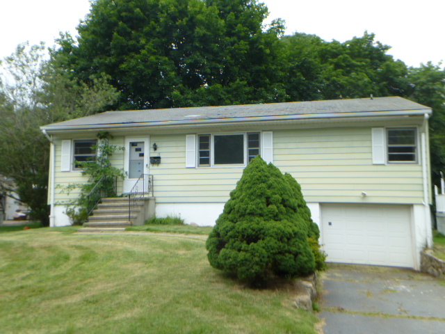 15 Westbrook Ln, New Haven, CT 06515 