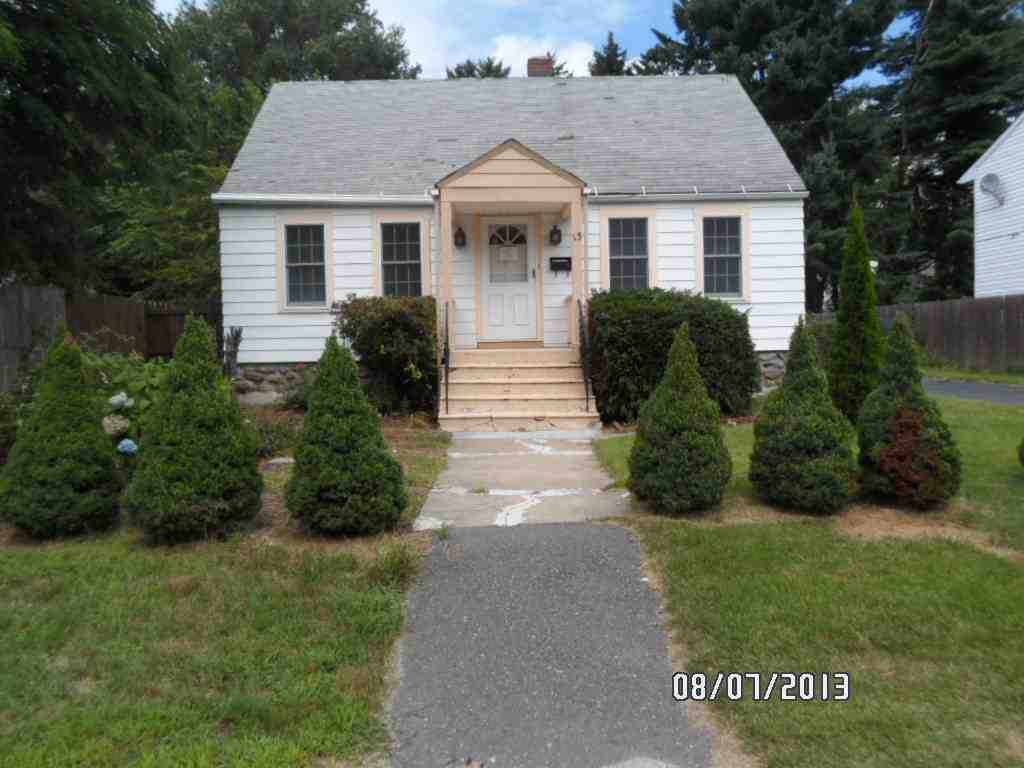 13 Pinehurst Ave, Waterbury, CT 06705 