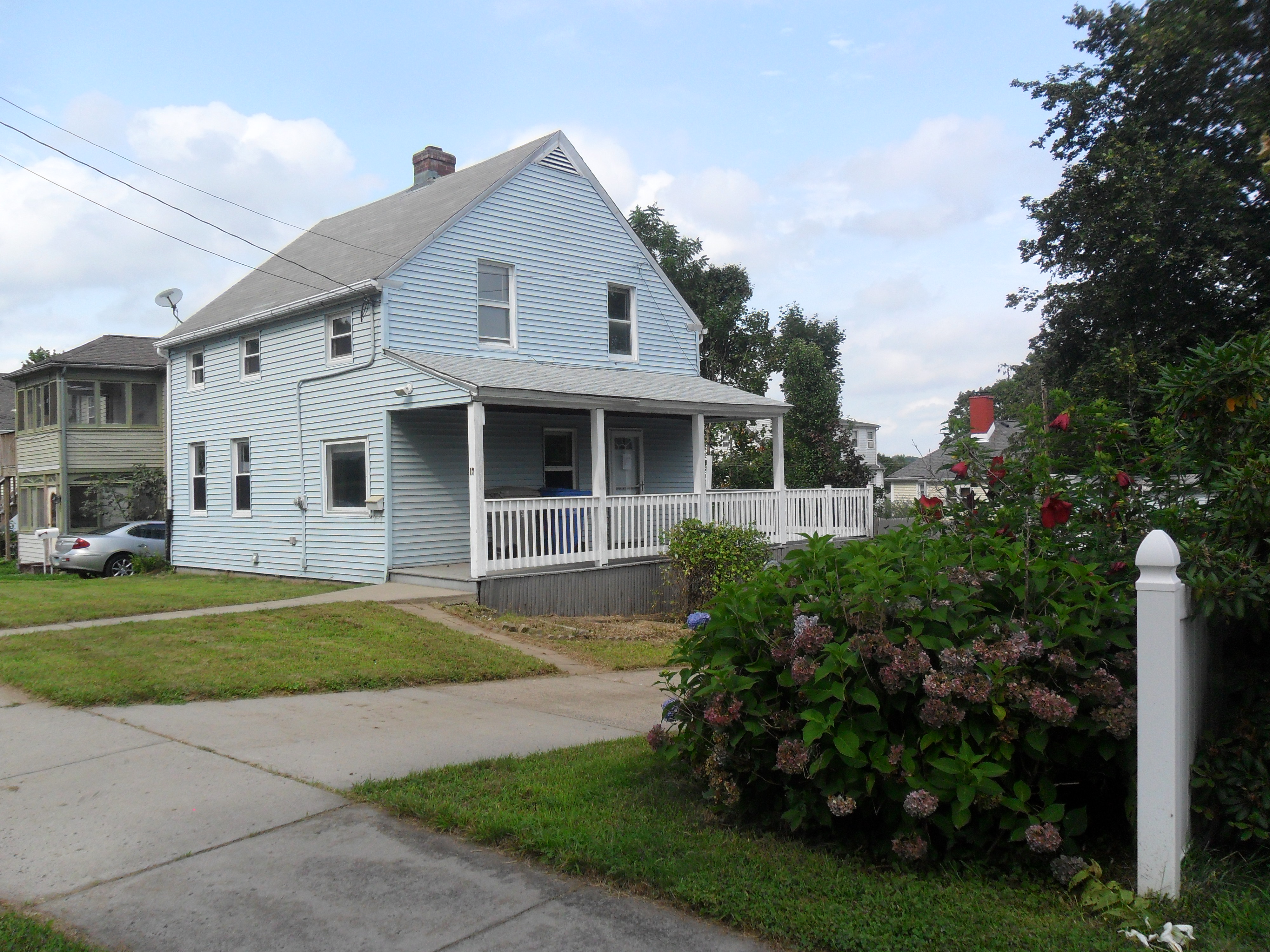 17 Woodbine St, Bristol, CT 06010 