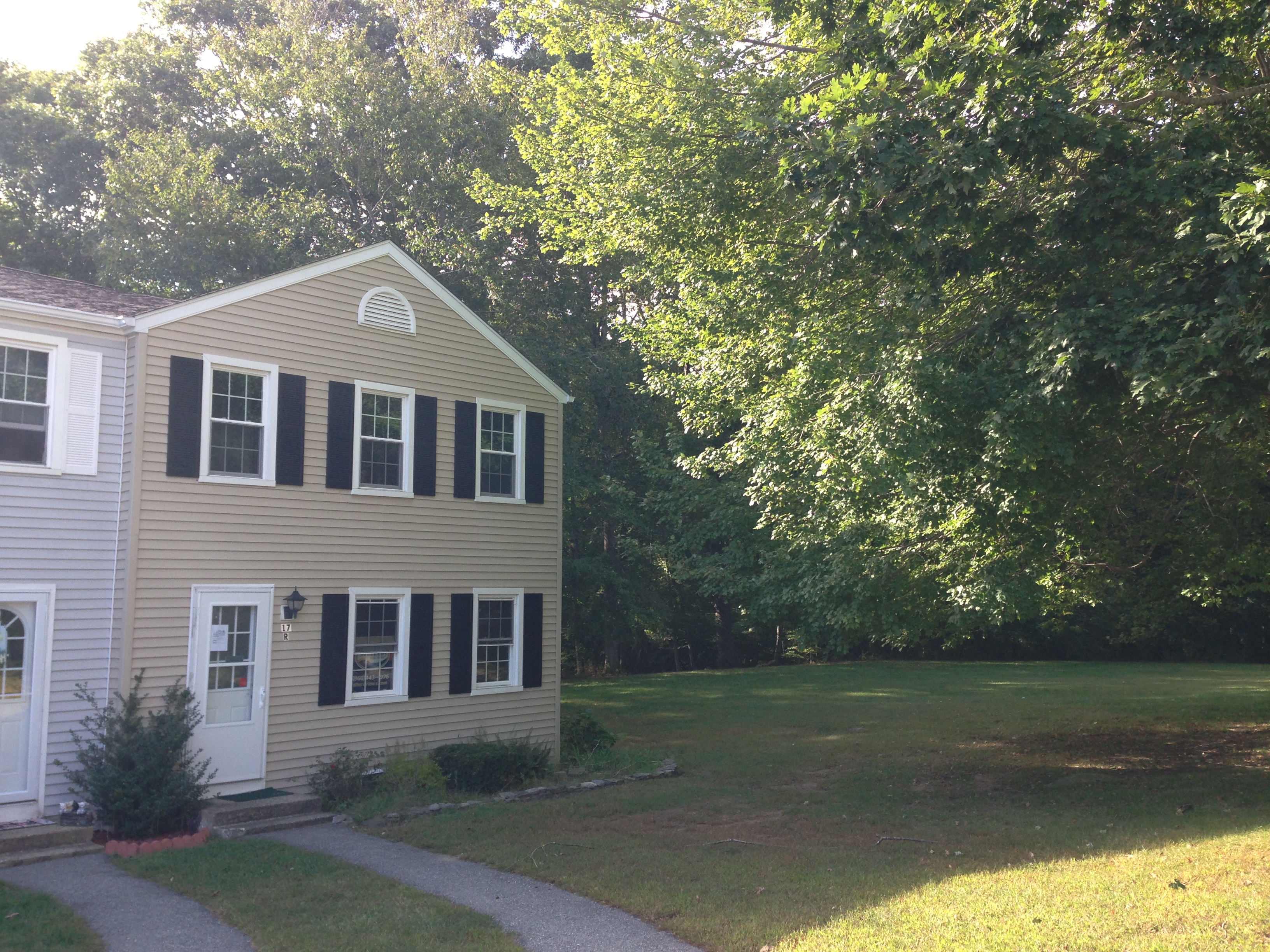 17r Lakeside Dr, Ledyard, CT 06339 