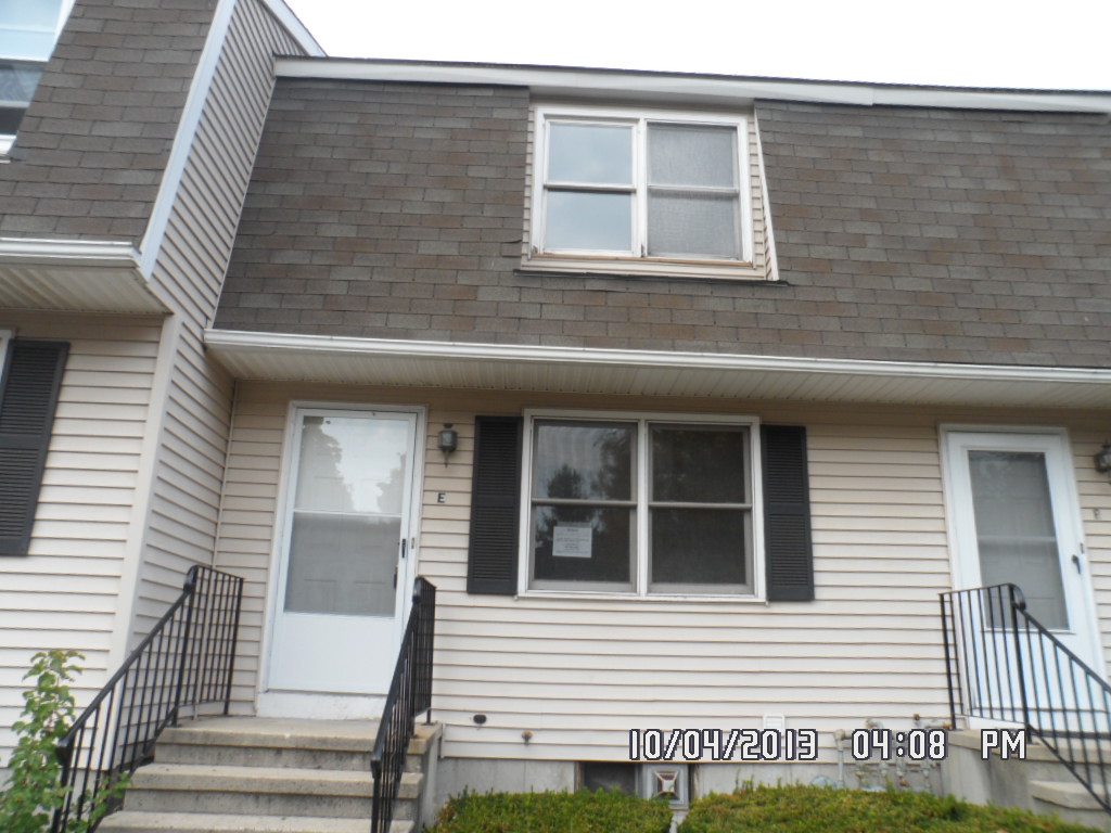 271e (Unit E) Oakland Street, Manchester, CT 06040 