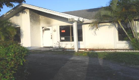 1319 Southwest 82 Avenue, North Lauderdale, FL 33068 