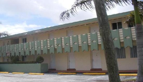 940 Northeast 170 Street 208, Miami, FL 33162 
