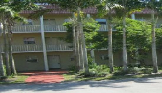 120 Sparrow Drive #112, Royal Palm Beach, FL 33411 