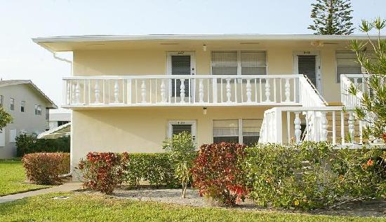 319 Sheffield North, West Palm Beach, FL 33417 