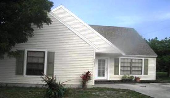 6032 Lace Wood Circle, Lake Worth, FL 33462 