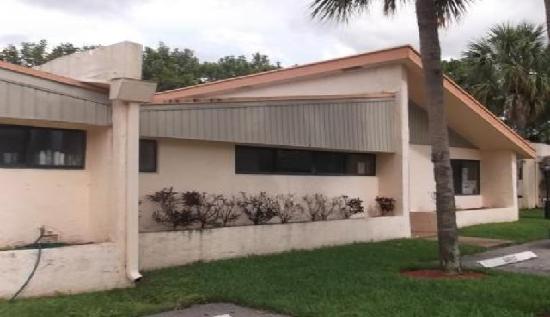 166 SPARROW DR 6-B, Royal Palm Beach, FL 33411 