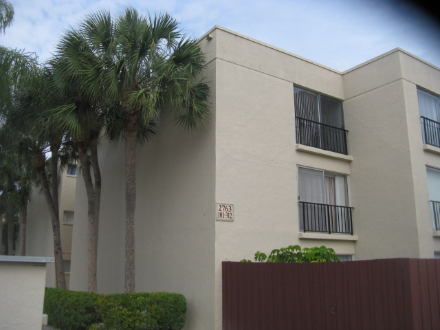2763  WOODGATE LN 303, SARASOTA, FL 34231 