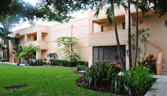 183 Lakeview Drive Unit 205, Weston, FL 33326 