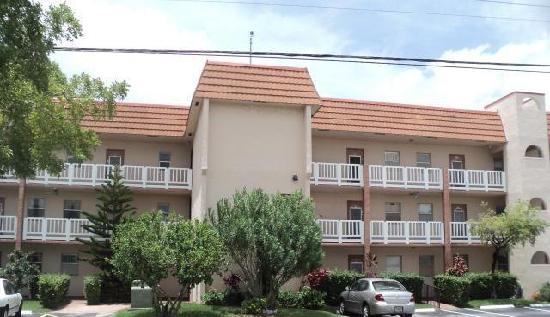 8891 Sunrise Lakes Blvd Apt 203, Sunrise, FL 33322 