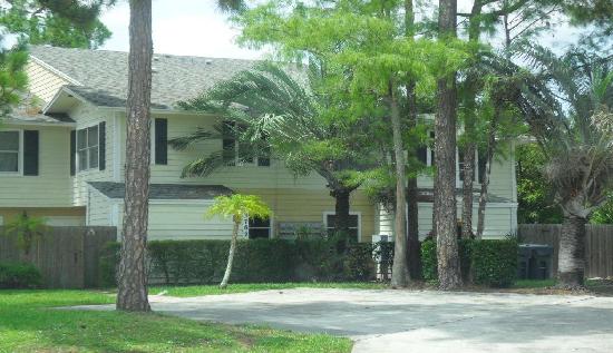 13765 Bottlebrush Ct, Wellington, FL 33414 