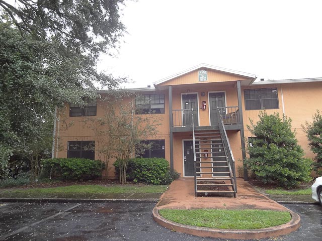 202 Poinsettia Pines Ct,102, Tampa, FL 33612 
