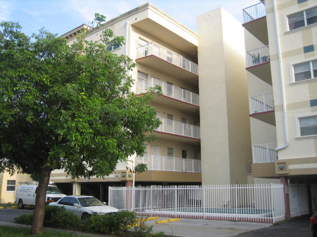 2008 Jackson Street B4, Hollywood, FL 33020 