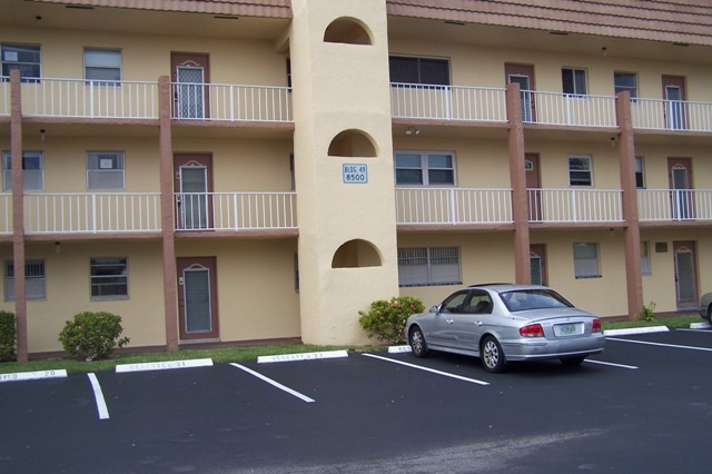 8500 Sunrise Lakes Blvd, Sunrise, FL 33322 