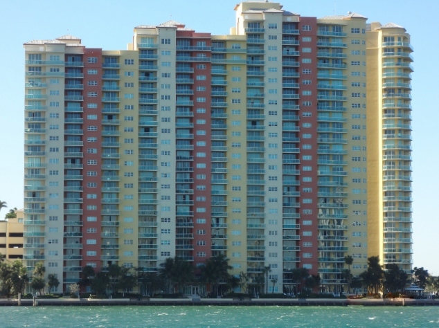 2650 Lake Shore Dr #205, Riviera Beach, FL 33404 