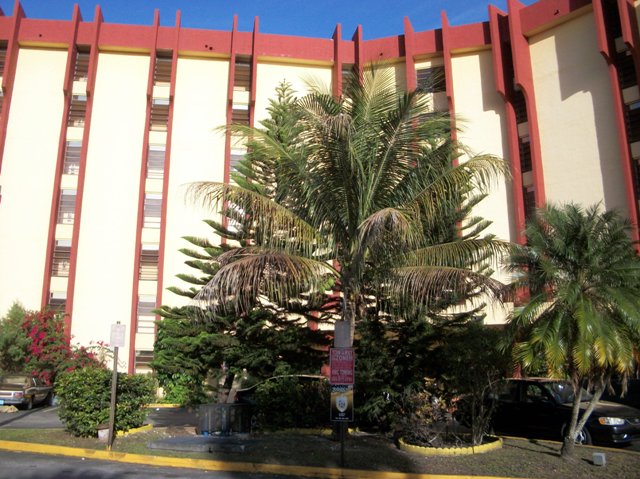 9686 Fontainebleau Blvd, Miami, FL 33172 