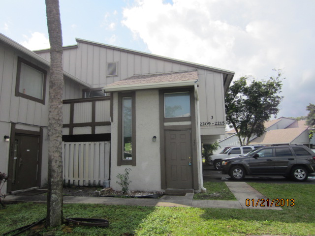 2215 56th Ave,3-e, Lauderhill, FL 33313 