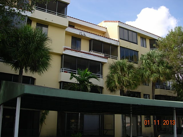 8305 152nd Avenue,a 210, Miami, FL 33193 