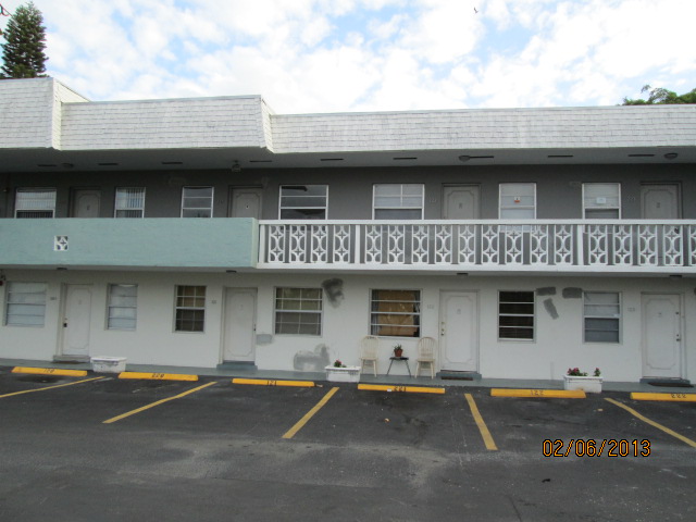 1860 Venice Park Dr,221, North Miami, FL 33181 