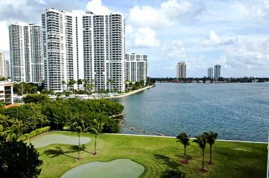 3370 HIDDEN BAY DR # 702, Aventura, Florida 33180 