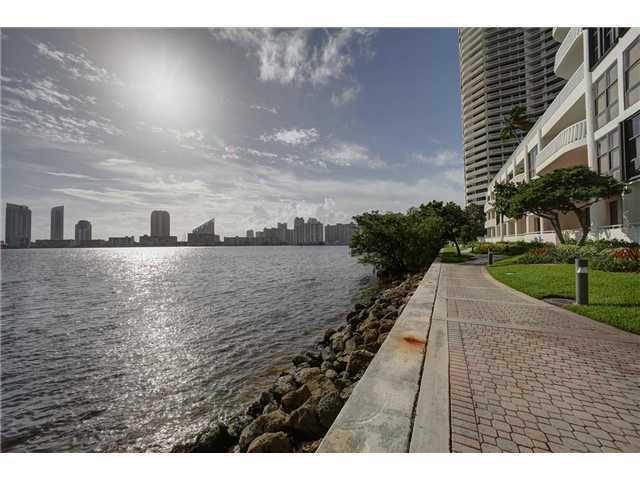 3000 Island Blvd # 1202, Aventura, Florida 33160 