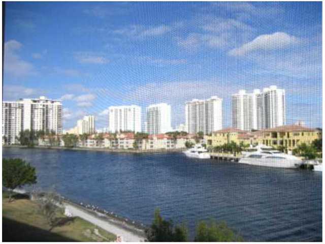 3030 MARCOS DR # T-414, Aventura, Florida 33160 