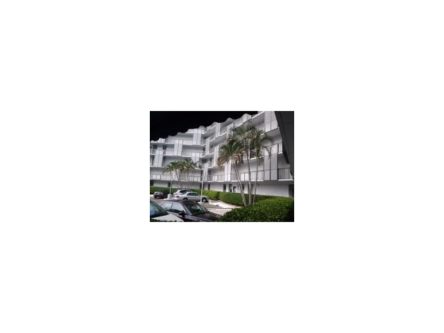 3475 N Country Club Dr # 204, Aventura, Florida 33180 