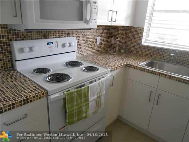 541 Blue Heron Dr # 119, Hallandale, Florida 33009 