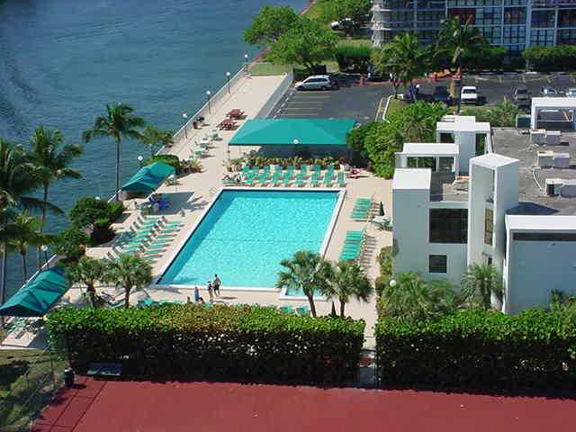 800 PARKVIEW DR # 104, Hallandale, Florida 33009 