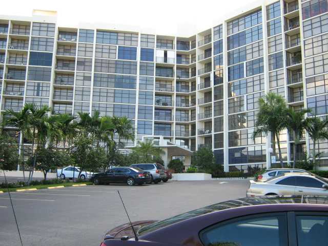 600 PARKVIEW DR # 424, Hallandale, Florida 33009 