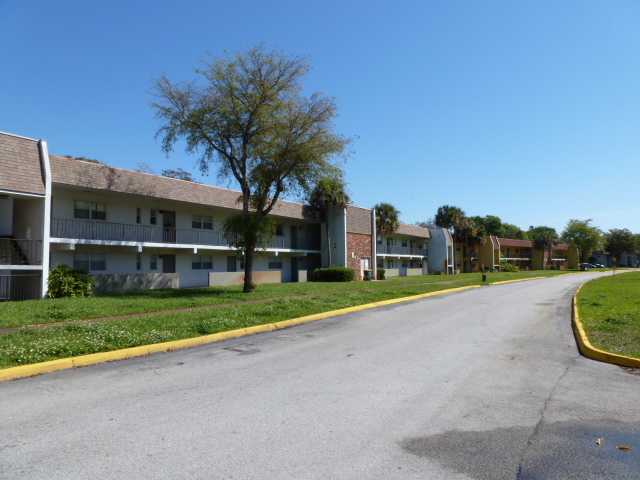 8001 FAIRVIEW DR # 206, Tamarac, Florida 33321 